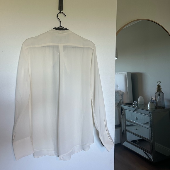 Banana Republic Women’s Cream & Black Dress Shirt Size Medium - Picture 3 of 7